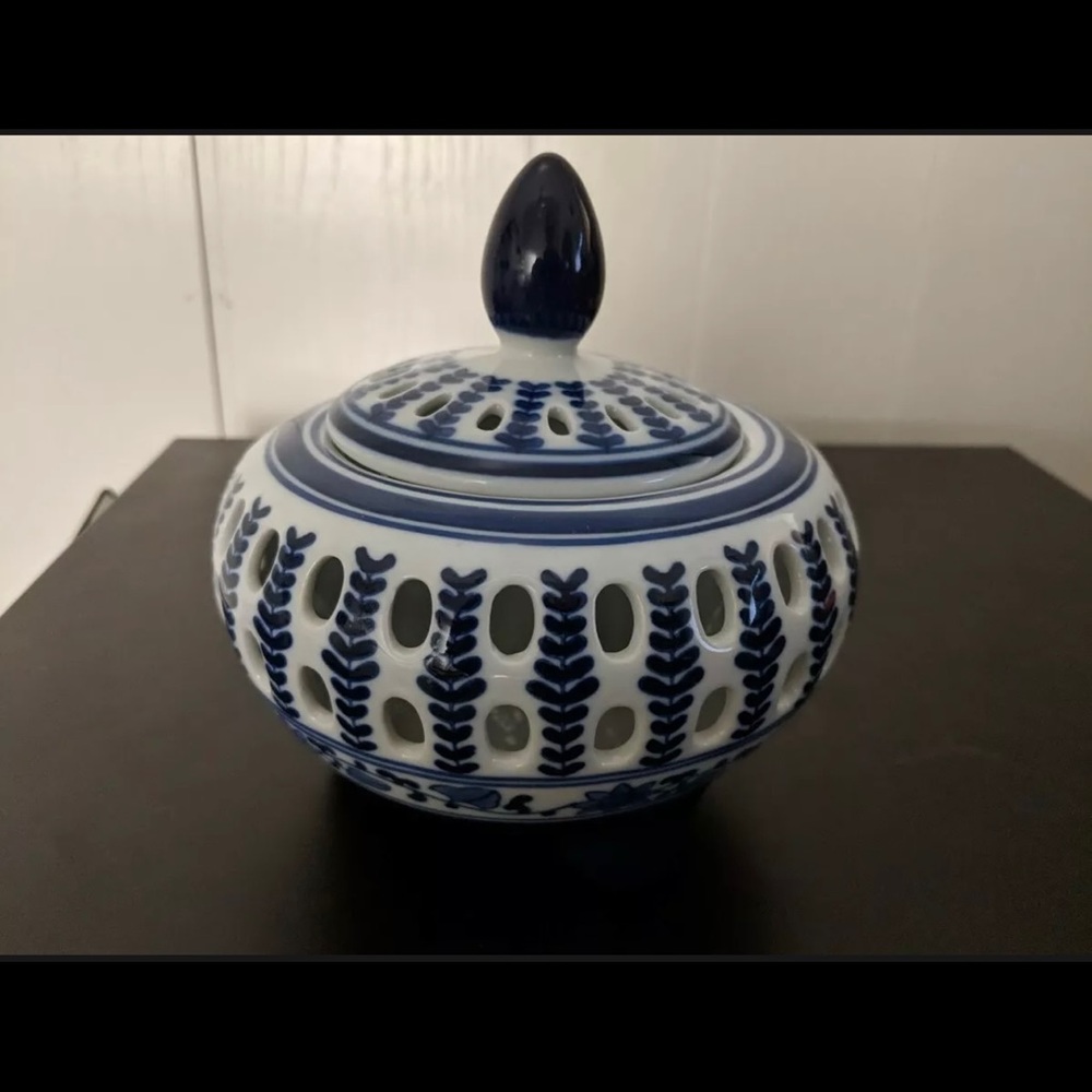 Bombay Company blue and white China potpourri dish brand new in box